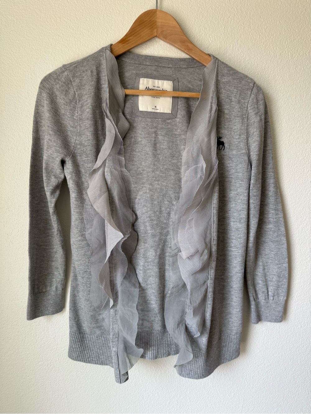 Abercrombie & Fitch Light Gray Ruffle-Front Women's Cardigan